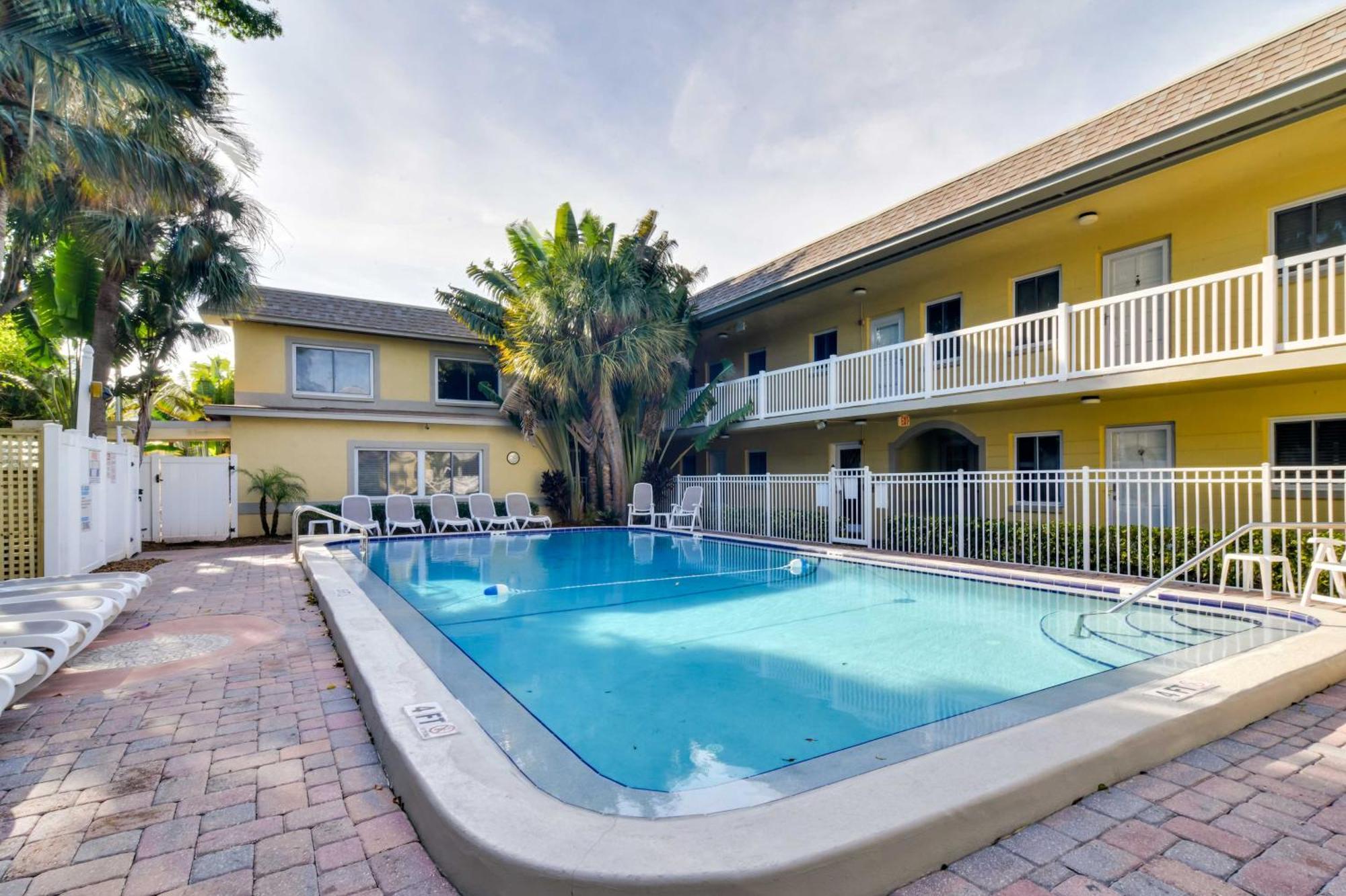 St Pete Beach Condo With Pool, 5 Min Walk To Beach! St. Pete Beach Exterior photo